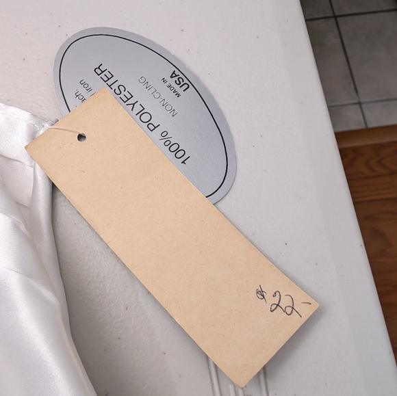 NWT. WOMEN'S POLYESTER TANK CAMISOLE. SIZE MEDIUM - Picture 3 of 5